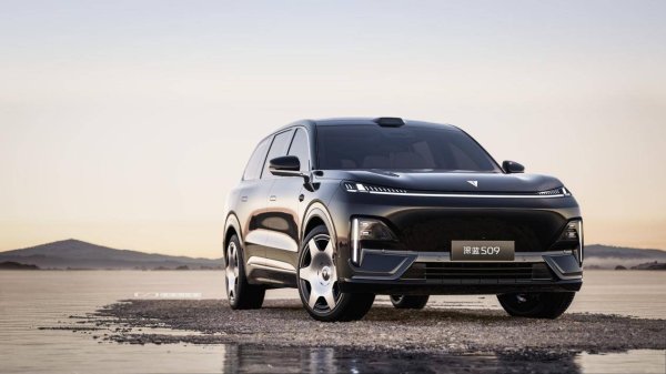 贵丰配资 深蓝S09对比领克900：谁才是真正的“全能家庭SUV”？